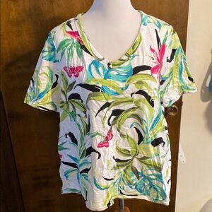 CHICOS Floral Print Women's short-sleeved Top. So pretty! Size 3 = XL.